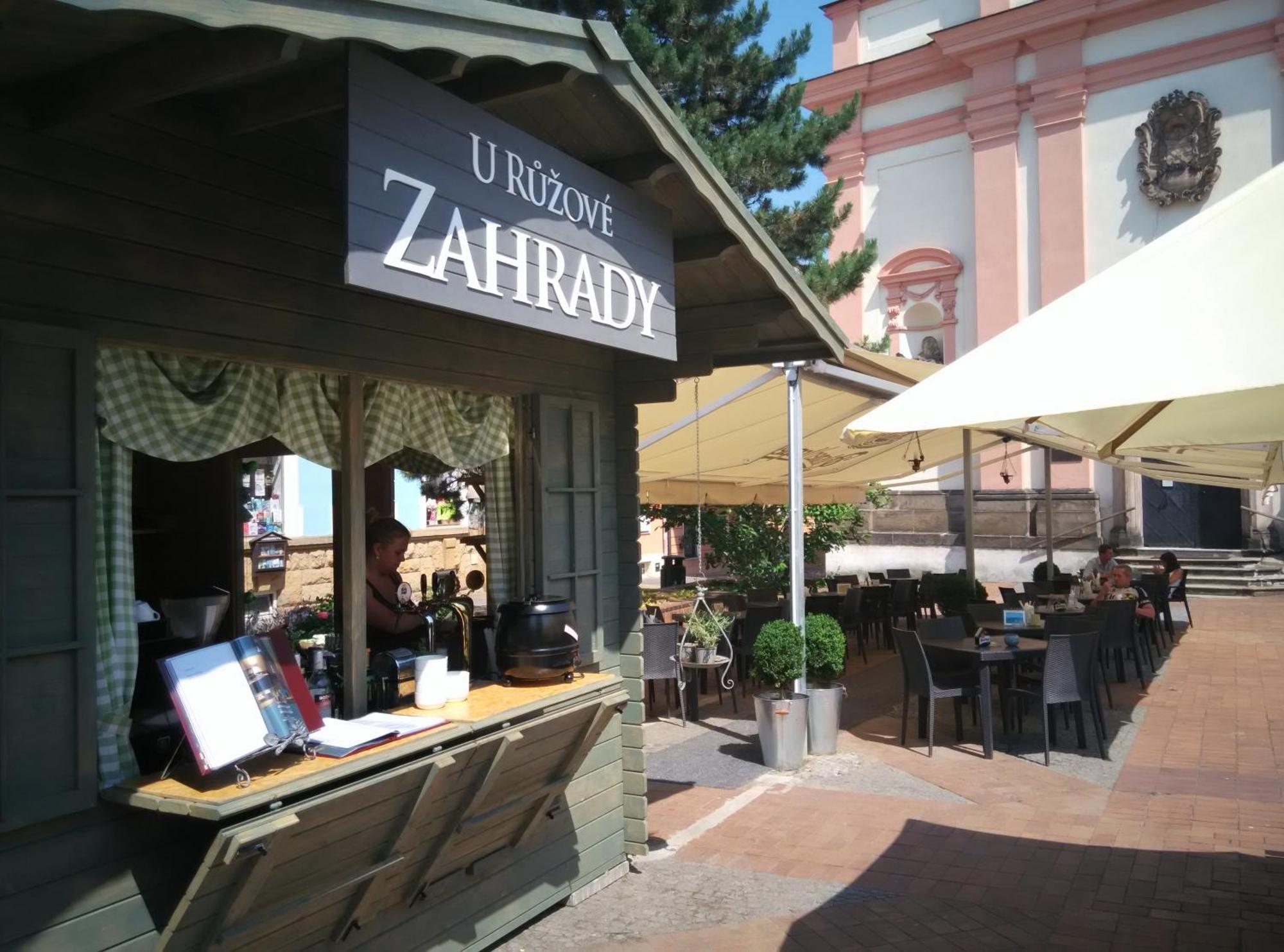 Apartments Rose Garden Decin Bagian luar foto