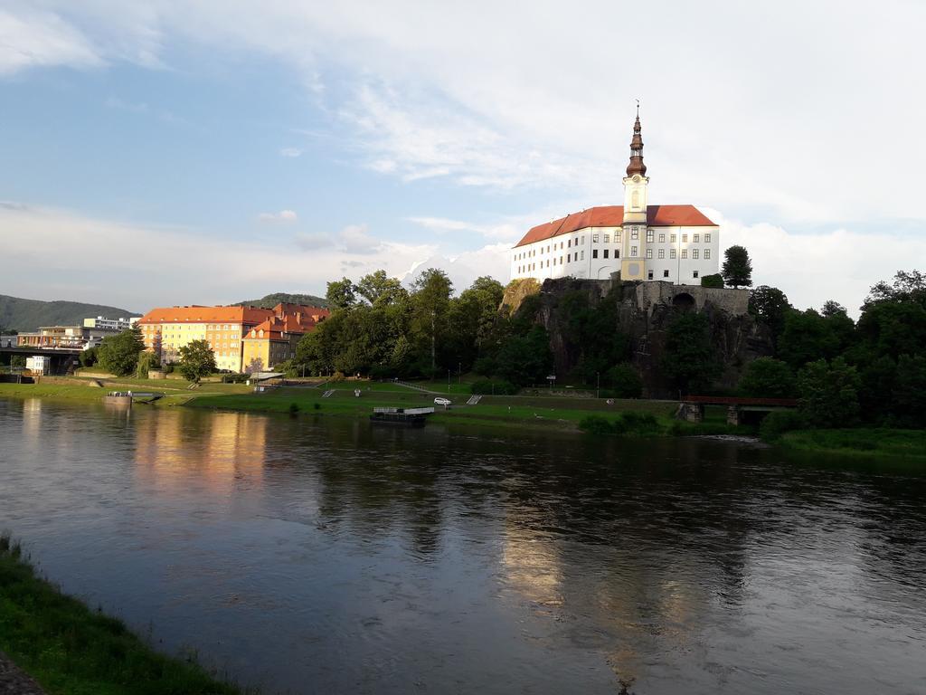 Apartments Rose Garden Decin Bagian luar foto