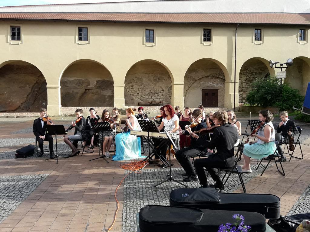 Apartments Rose Garden Decin Bagian luar foto